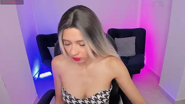 Snapshot of emilly_smith_1 chatting on May 20, 2026, 8:09 am emilly smith 1 online show from May 20, 2026, 8:09 am