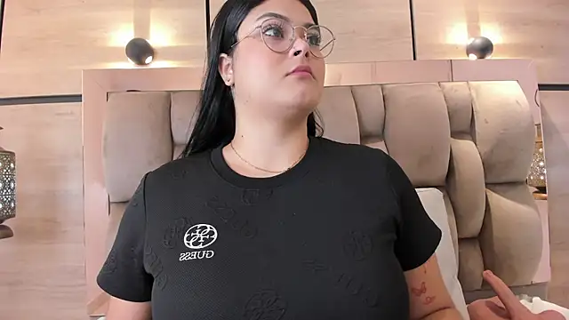 Snapshot of im_mou_ chatting on January 13, 2026, 12:54 pm im mou online show from January 13, 2026, 12:54 pm