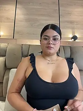 Snapshot of im_mou_ chatting on February 2, 2026, 12:59 pm im mou online show from February 2, 2026, 12:59 pm