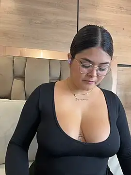 Snapshot of im_mou_ chatting on February 4, 2026, 12:44 pm im mou online show from February 4, 2026, 12:44 pm