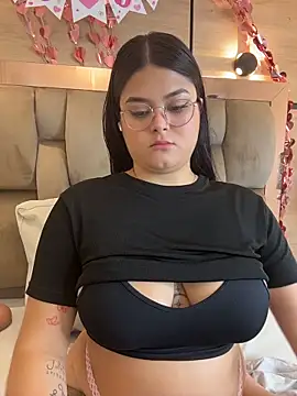 Snapshot of im_mou_ chatting on February 10, 2026, 1:15 pm im mou online show from February 10, 2026, 1:15 pm