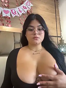 Snapshot of im_mou_ chatting on February 12, 2026, 12:44 pm im mou online show from February 12, 2026, 12:44 pm