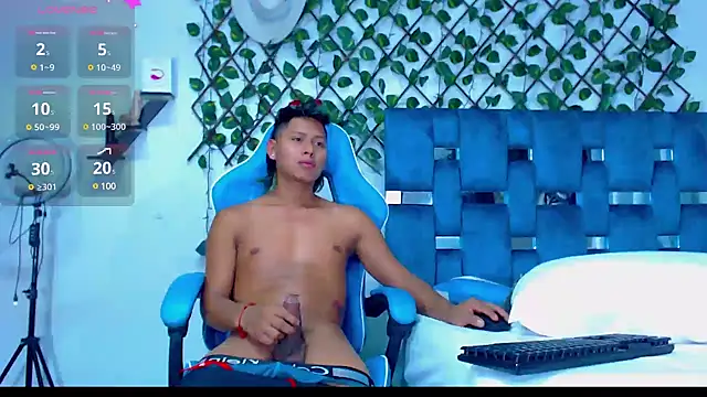 Snapshot of Hakim_prettynigg chatting on December 6, 2024, 6:28 pm Hakim prettynigg online show from December 6, 2024, 6:28 pm