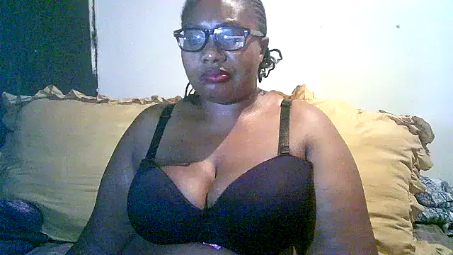 Snapshot of YELLOW_BONE chatting on November 8, 2025, 9:13 pm YELLOW BONE online show from November 8, 2025, 9:13 pm