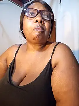 Snapshot of YELLOW_BONE chatting on November 30, 2025, 1:42 am YELLOW BONE online show from November 30, 2025, 1:42 am