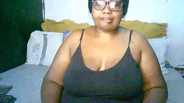 Snapshot of YELLOW_BONE chatting on December 2, 2025, 8:19 am YELLOW BONE online show from December 2, 2025, 8:19 am