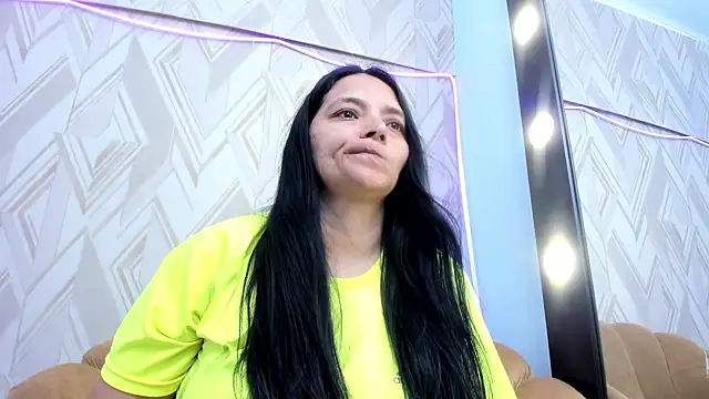 veronica salas online show from February 18, 2025, 8:58 pm