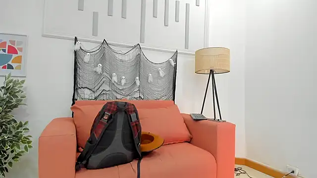 veronica salas online show from October 31, 2025, 9:05 pm