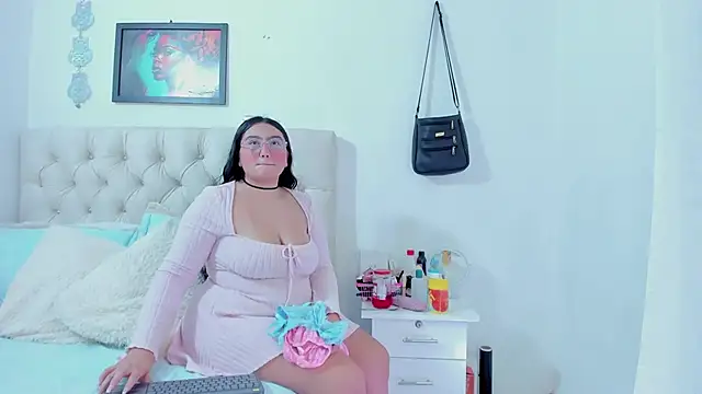 NayaWayne online show from February 28, 2025, 7:14 pm