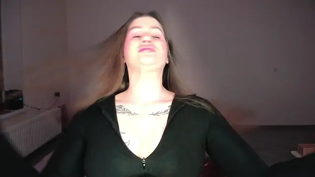 Snapshot of JuicyHelenX chatting on April 18, 2026, 8:09 pm JuicyHelenX online show from April 18, 2026, 8:09 pm
