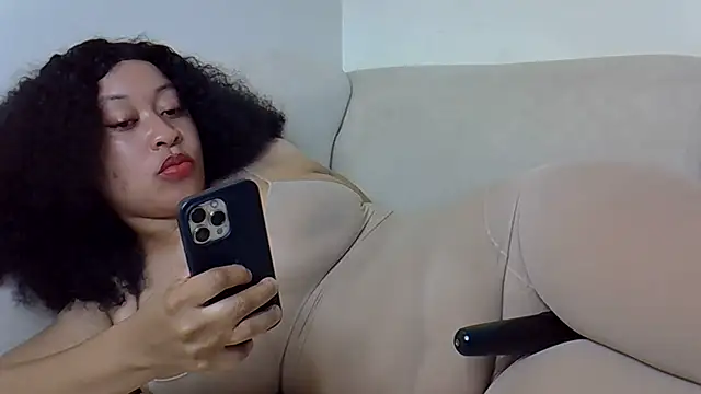 Pretty-diva online show from June 8, 2026, 2:45 am