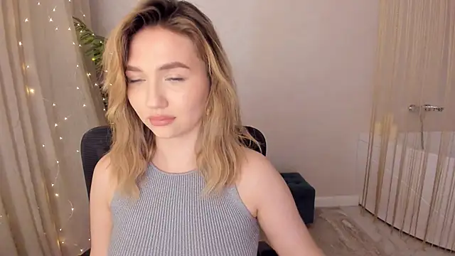 Snapshot of GracefulLook chatting on January 19, 2025, 1:53 am GracefulLook online show from January 19, 2025, 1:53 am