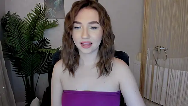 Snapshot of GracefulLook chatting on February 14, 2025, 10:36 pm GracefulLook online show from February 14, 2025, 10:36 pm