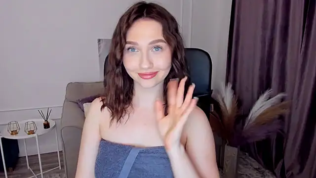 Snapshot of GracefulLook chatting on March 11, 2025, 5:24 pm GracefulLook online show from March 11, 2025, 5:24 pm