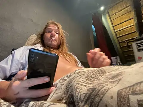 Snapshot of Salted_Playday chatting on February 12, 2025, 2:45 am Salted Playday online show from February 12, 2025, 2:45 am