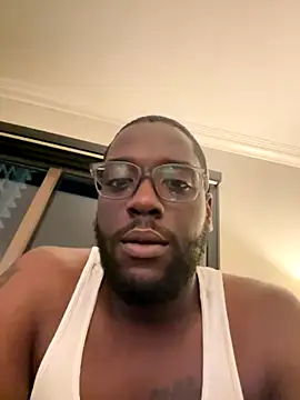 Snapshot of UnderCover_Lovers chatting on December 14, 2025, 10:09 am UnderCover Lovers online show from December 14, 2025, 10:09 am