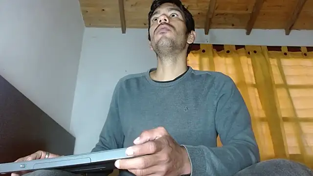 Snapshot of JohanyLatino chatting on June 21, 2026, 11:07 pm JohanyLatino online show from June 21, 2026, 11:07 pm
