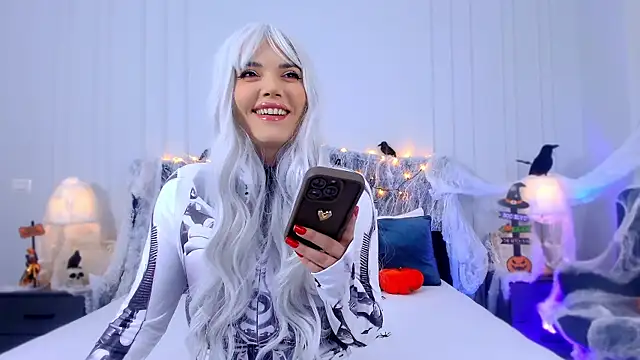 Snapshot of SophieAnn chatting on October 31, 2025, 3:13 pm SophieAnn online show from October 31, 2025, 3:13 pm