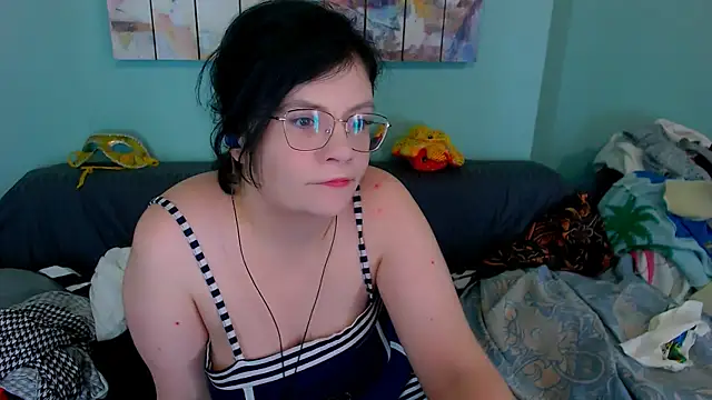 EverlyRays online show from April 12, 2026, 10:26 pm