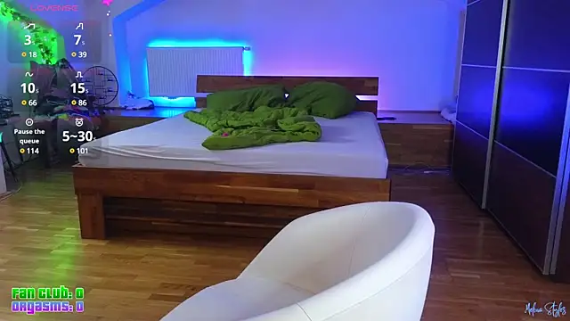 Snapshot of melinastyles chatting on February 12, 2025, 6:30 pm melinastyles online show from February 12, 2025, 6:30 pm