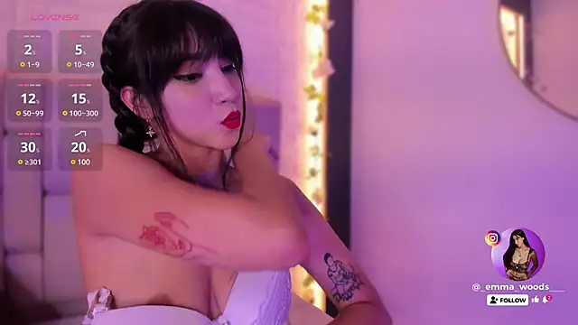 Snapshot of emma_woods_ chatting on December 5, 2024, 6:33 pm emma woods online show from December 5, 2024, 6:33 pm