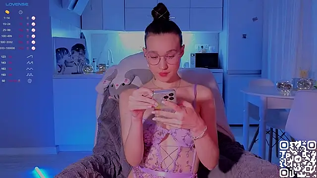 shey1i online show from December 10, 2024, 6:06 pm