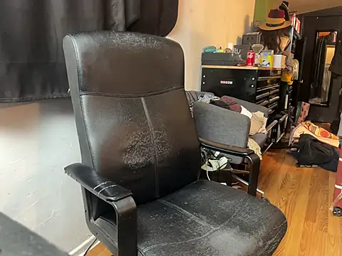 Snapshot of leanjamesdean chatting on November 25, 2025, 2:11 am leanjamesdean online show from November 25, 2025, 2:11 am