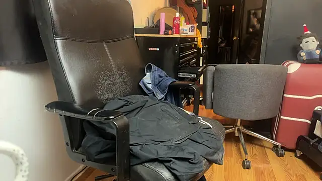 Snapshot of leanjamesdean chatting on December 15, 2025, 2:38 am leanjamesdean online show from December 15, 2025, 2:38 am