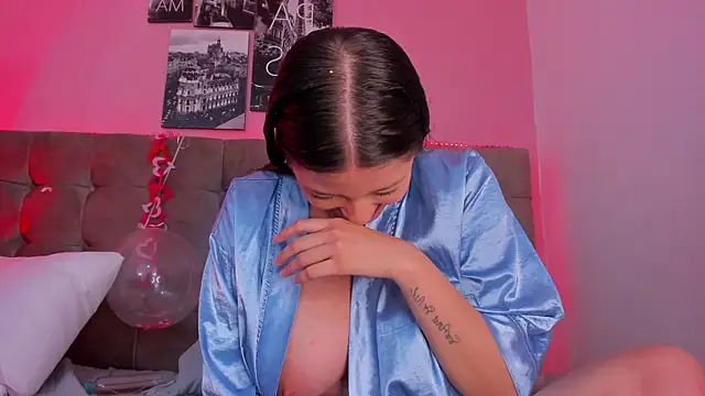 aleja cute  online show from February 15, 2025, 10:33 am