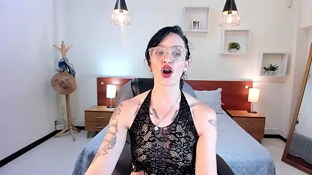 Kristen Garner online show from January 16, 2025, 12:02 am