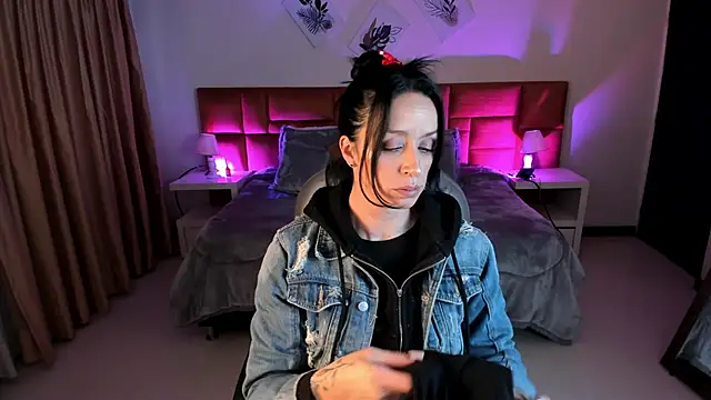 Kristen Garner online show from November 15, 2025, 8:38 pm