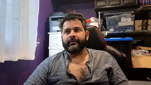 Snapshot of Sakhtlaundaz chatting on November 3, 2025, 2:07 pm Sakhtlaundaz online show from November 3, 2025, 2:07 pm