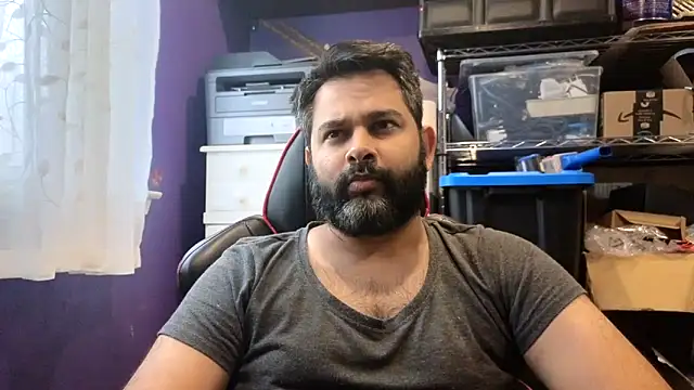 Snapshot of Sakhtlaundaz chatting on November 9, 2025, 4:49 pm Sakhtlaundaz online show from November 9, 2025, 4:49 pm