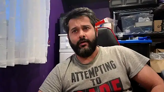 Snapshot of Sakhtlaundaz chatting on December 3, 2025, 9:24 pm Sakhtlaundaz online show from December 3, 2025, 9:24 pm