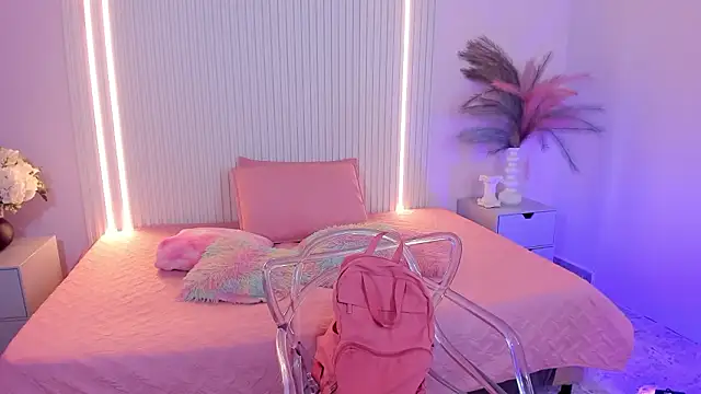 EmilyEvans7 online show from February 13, 2026, 6:48 pm