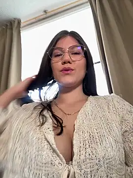 Snapshot of AmelieLaurent_ chatting on November 12, 2025, 3:01 pm AmelieLaurent online show from November 12, 2025, 3:01 pm