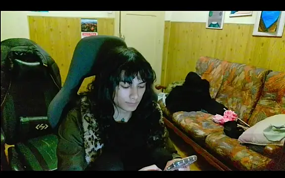 Snapshot of calliemaggotbone chatting on December 18, 2025, 12:06 am calliemaggotbone online show from December 18, 2025, 12:06 am