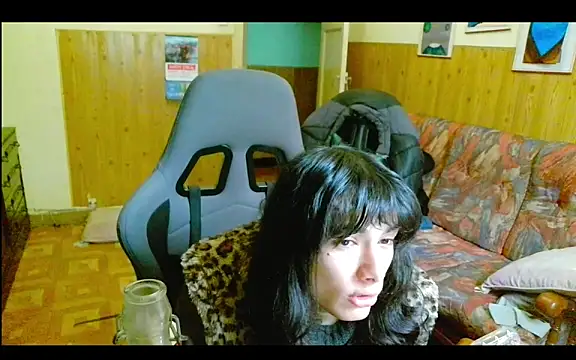 Snapshot of calliemaggotbone chatting on December 18, 2025, 2:34 pm calliemaggotbone online show from December 18, 2025, 2:34 pm