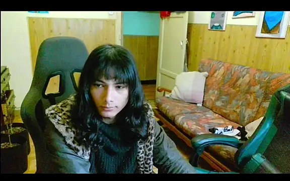 Snapshot of calliemaggotbone chatting on December 20, 2025, 2:13 pm calliemaggotbone online show from December 20, 2025, 2:13 pm