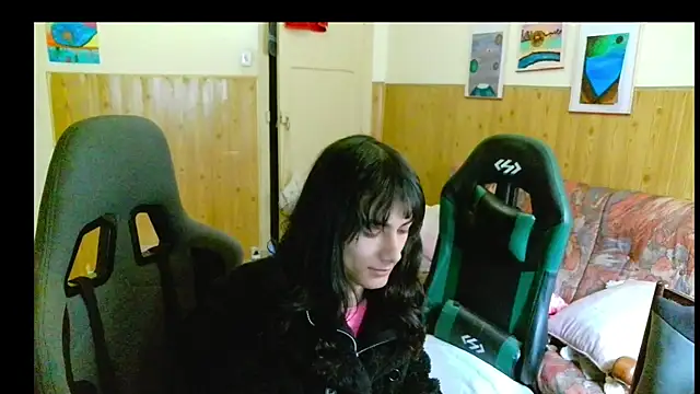 Snapshot of calliemaggotbone chatting on December 22, 2025, 2:58 pm calliemaggotbone online show from December 22, 2025, 2:58 pm