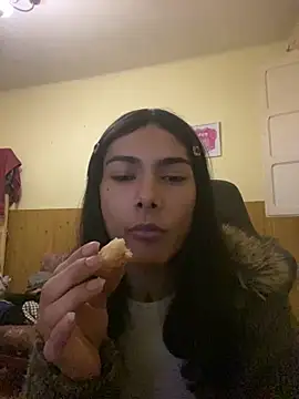 Snapshot of calliemaggotbone chatting on April 1, 2026, 12:06 pm calliemaggotbone online show from April 1, 2026, 12:06 pm