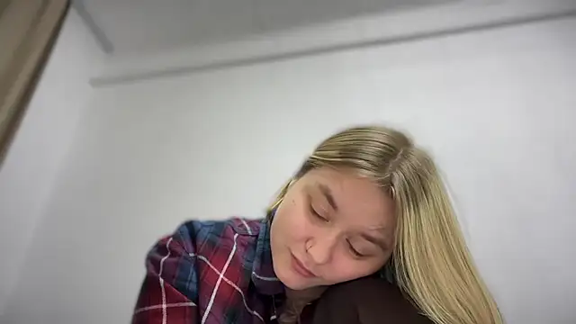 Snapshot of Isabel-Bailey chatting on October 4, 2025, 8:40 pm Isabel-Bailey online show from October 4, 2025, 8:40 pm