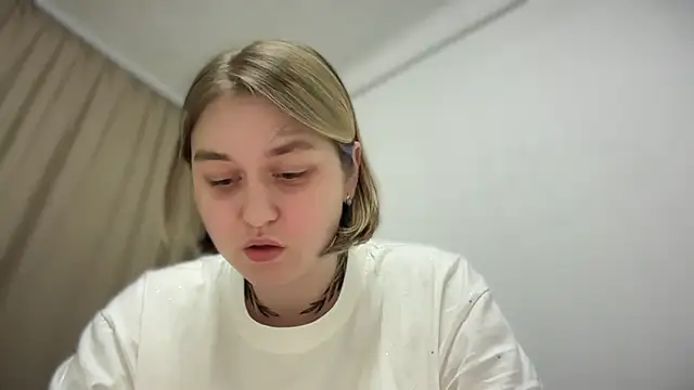 Snapshot of Isabel-Bailey chatting on October 8, 2025, 9:01 pm Isabel-Bailey online show from October 8, 2025, 9:01 pm