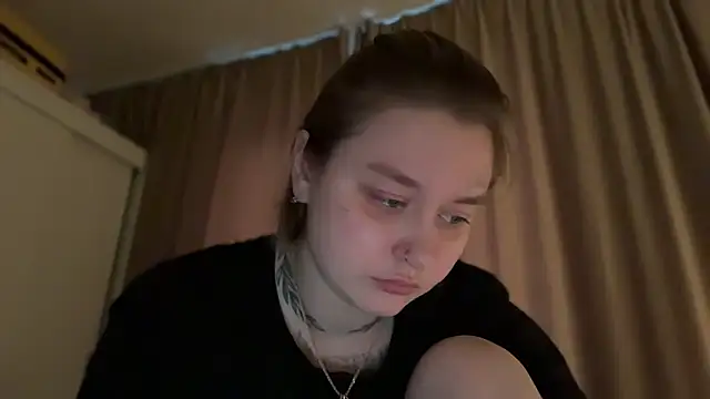 Snapshot of Isabel-Bailey chatting on June 13, 2026, 9:02 pm Isabel-Bailey online show from June 13, 2026, 9:02 pm