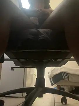 Snapshot of YesTheSexiest chatting on January 18, 2026, 12:31 pm YesTheSexiest online show from January 18, 2026, 12:31 pm