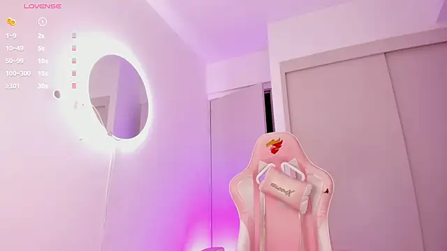 mia yourmommy online show from November 13, 2025, 3:27 am