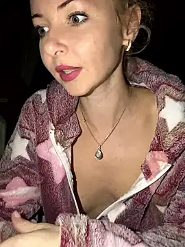 Snapshot of Kristina03 chatting on December 21, 2025, 9:33 pm Kristina03 online show from December 21, 2025, 9:33 pm