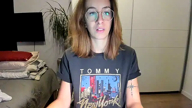 Snapshot of DesireMore90 chatting on January 5, 2025, 5:51 pm DesireMore90 online show from January 5, 2025, 5:51 pm