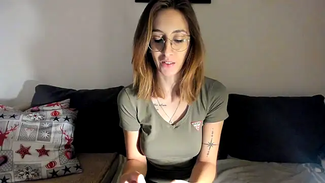 Snapshot of DesireMore90 chatting on January 13, 2025, 3:47 pm DesireMore90 online show from January 13, 2025, 3:47 pm