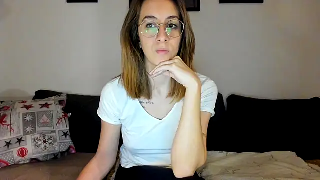 Snapshot of DesireMore90 chatting on February 4, 2025, 9:41 pm DesireMore90 online show from February 4, 2025, 9:41 pm